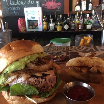 Puerto Cocina Urbana - Ahi burger - Seafood Near Me - Tijuana, BCN