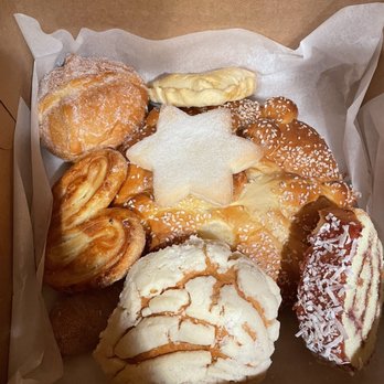 Villa Bakery - a variety of pastries in a box - Bakeries Near Me - Cathedral City, California Villa Bakery - a variety of pastries in a box - Bakeries Near Me - Cathedral City, California