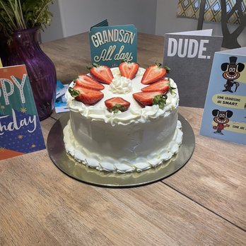 Sprinkle Berry Cakes - Tres Leches - Cupcakes Near Me - Clearfield, Utah