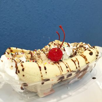 Happiness Cafe - Banana split with butter pecan and chocolate ice cream - Ice Cream & Frozen Yogurt Near Me - San Jose, California Happiness Cafe - Banana split with butter pecan and chocolate ice cream - Ice Cream & Frozen Yogurt Near Me - San Jose, California