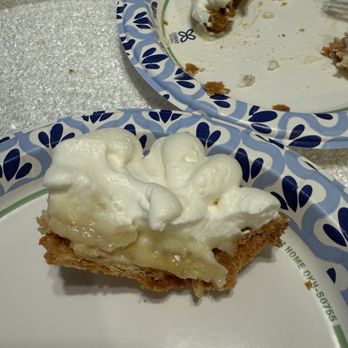 I Love Pie Bakeshop - Banana cream pie - Desserts Near Me - Carmichael, California I Love Pie Bakeshop - Banana cream pie - Desserts Near Me - Carmichael, California