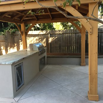 Weiss Construction - an outdoor kitchen in the backyard - General Contractors Near Me - Roseville, California Weiss Construction - an outdoor kitchen in the backyard - General Contractors Near Me - Roseville, California