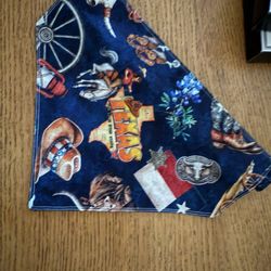 GG’s Quilt Shop - Scrunchie dog bandannas made with fabric purchased on my visit there. Made for a friend, Midlo Mutt Hut, and Sew Fetch.