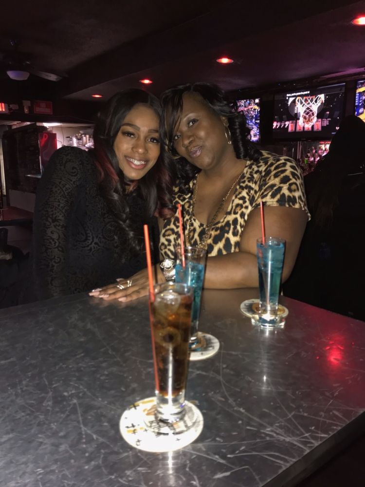 ROSELAND BAR & GRILL Updated October 2024 10 Reviews 18401 W 8