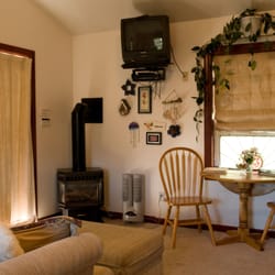 Alaska's Point of View Suites - Studio suite fireplace