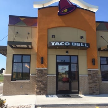 Taco Bell - Front of store - Fast Food Near Me - Waupun, Wisconsin