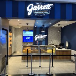 Garrett’s Popcorn Shops - Outside