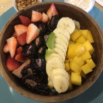 The Bowl Bar - Mixed fruit bowl (choose which ones) with granola and coconut shaving toppers - Breakfast & Brunch Near Me - Cancún, ROO The Bowl Bar - Mixed fruit bowl (choose which ones) with granola and coconut shaving toppers - Breakfast & Brunch Near Me - Cancún, ROO