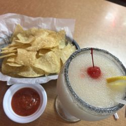 Las Brazas Grill - Chips, salsa, médium margarita