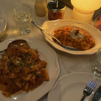 Donna's - campanelle & fusilli alla vodka - Italian Near Me - Los Angeles, California Donna's - campanelle & fusilli alla vodka - Italian Near Me - Los Angeles, California