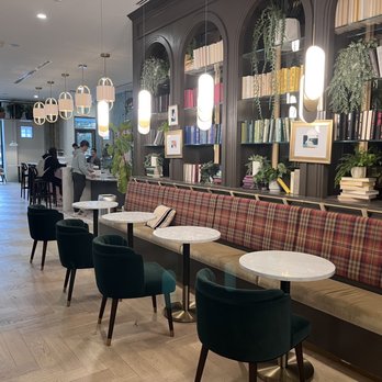 Daydreamer Coffee - Seating area - Cafes Near Me - Austin, Texas
