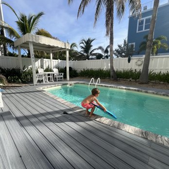 Bungalow Beach Resort - Pool and cabana - Bed & Breakfast Near Me - Bradenton Beach, Florida