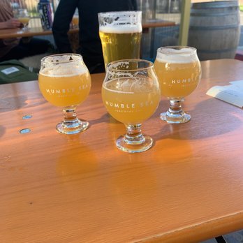 Humble Sea Brewing - Fog beer selection and tide pool - Beer Gardens Near Me - Pacifica, California Humble Sea Brewing - Fog beer selection and tide pool - Beer Gardens Near Me - Pacifica, California