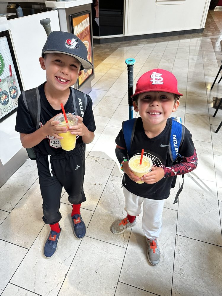 DINGERS Updated October 2024 31 Photos & 25 Reviews 272 E Via