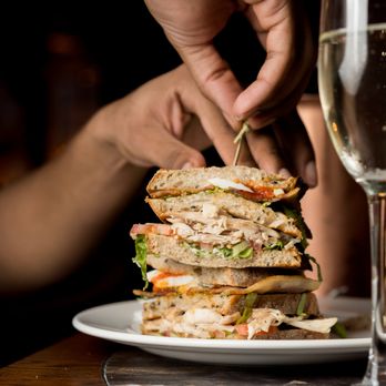 New Moon - Chicken Sandwich - Pubs Near Me - London, XGL