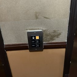 Holiday Inn Denver-Parker-E470/Parker Rd - Not sure what was on the walls and don't want to know.