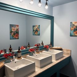 Aloha Modern Kitchen - Washroom