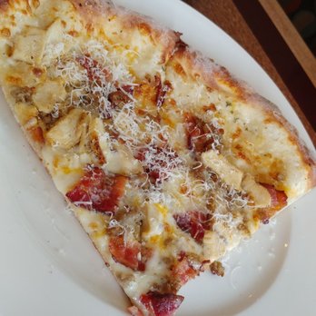 Farrelli's Pizza - Lunch combo special. Chicken, garlic, white sauce and bacon. - Pizza Near Me - Tacoma, Washington Farrelli's Pizza - Lunch combo special. Chicken, garlic, white sauce and bacon. - Pizza Near Me - Tacoma, Washington