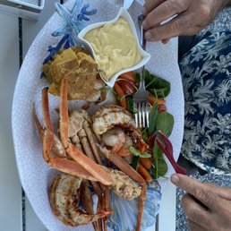 Crucero Seafood Bar and Grill. Seafood platter-delicious!