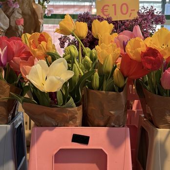 Naschmarkt - Flowers - Public Markets Near Me - Vienna, 9