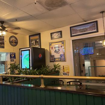 Stuft Pizza - a bar with a large screen tv - Pizza Near Me - Rancho Palos Verdes, California Stuft Pizza - a bar with a large screen tv - Pizza Near Me - Rancho Palos Verdes, California
