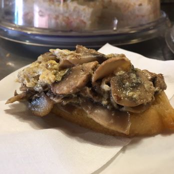 Bar Ereatxu - "Bar Ereatxu", tosta de revuelto de champi - Tapas/Small Plates Near Me - Getxo, BI