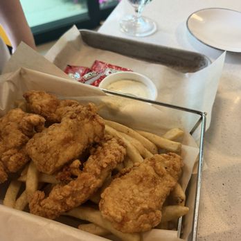 Lapper Sports Bar + Kitchen - Kids Chicken Tenders - Sports Bars Near Me - San Diego, California