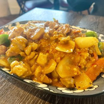 Lucky Chinese Restaurant - Curry Chicken with Vegetable Over Rice - Chinese Near Me - Seattle, Washington