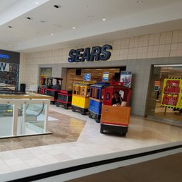 Hawthrone Mall Christmas 2022 Hawthorn Mall - 61 Photos & 33 Reviews - Shopping Centers - 122 Hawthorn  Ctr, Vernon Hills, Il - Phone Number - Yelp