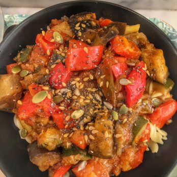 Maisie Café - Delicious ratatouille over gluten-free pasta with seed sprinkle - Juice Bars & Smoothies Near Me - Paris, 75 Maisie Café - Delicious ratatouille over gluten-free pasta with seed sprinkle - Juice Bars & Smoothies Near Me - Paris, 75