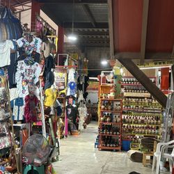 Mercado 3 de Mayo - Inside merchants