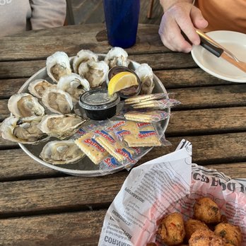 Red's Ice House - Raw oysters - Seafood Near Me - Mount Pleasant, South Carolina Red's Ice House - Raw oysters - Seafood Near Me - Mount Pleasant, South Carolina