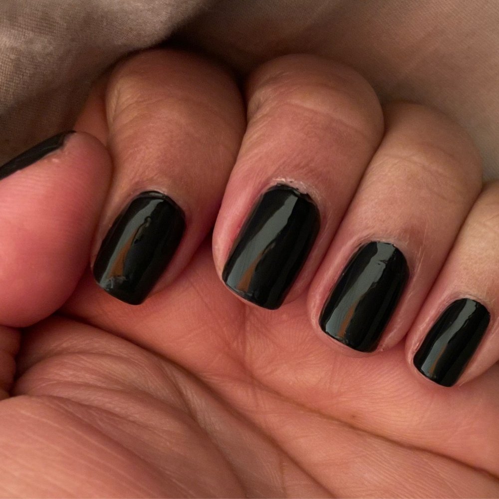Regular mani. Even nail length and shape.