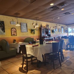 Alfredo's Paradiso - Nice homey ambiance.