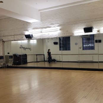 Pineapple - Dance Schools Near Me - London, XGL