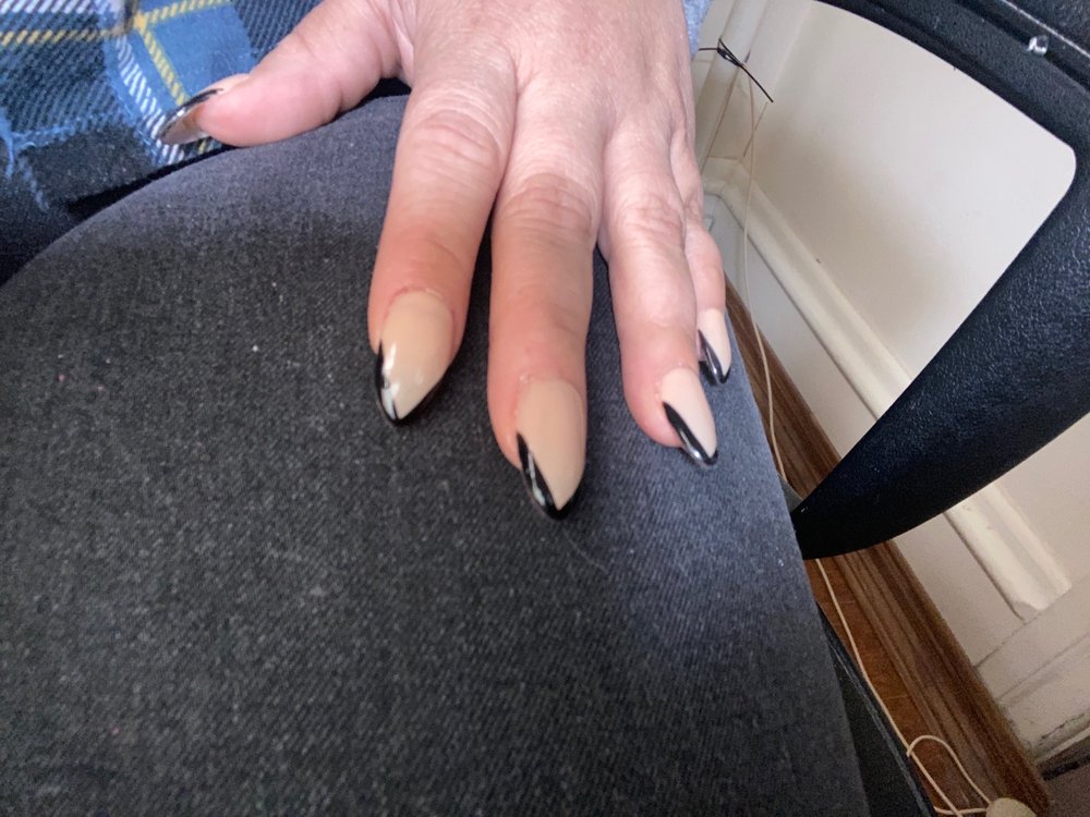 Vy Nail Salon Logo