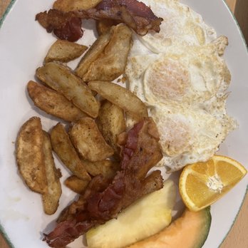 Cora Breakfast and Lunch - Toast, eggs, wedges, bacon and fruit - Breakfast & Brunch Near Me - Toronto, Ontario