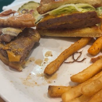 Gators Dockside - "Smash" burger - Sports Bars Near Me - Melbourne, Florida