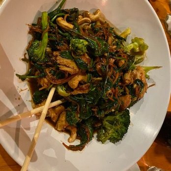 Chant - Cashew chicken - Asian Fusion Near Me - Chicago, Illinois