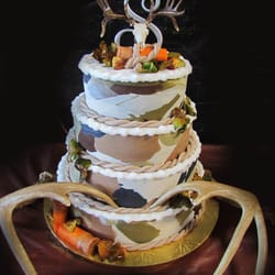 Renaissance Cake Company - Camo Wedding cake