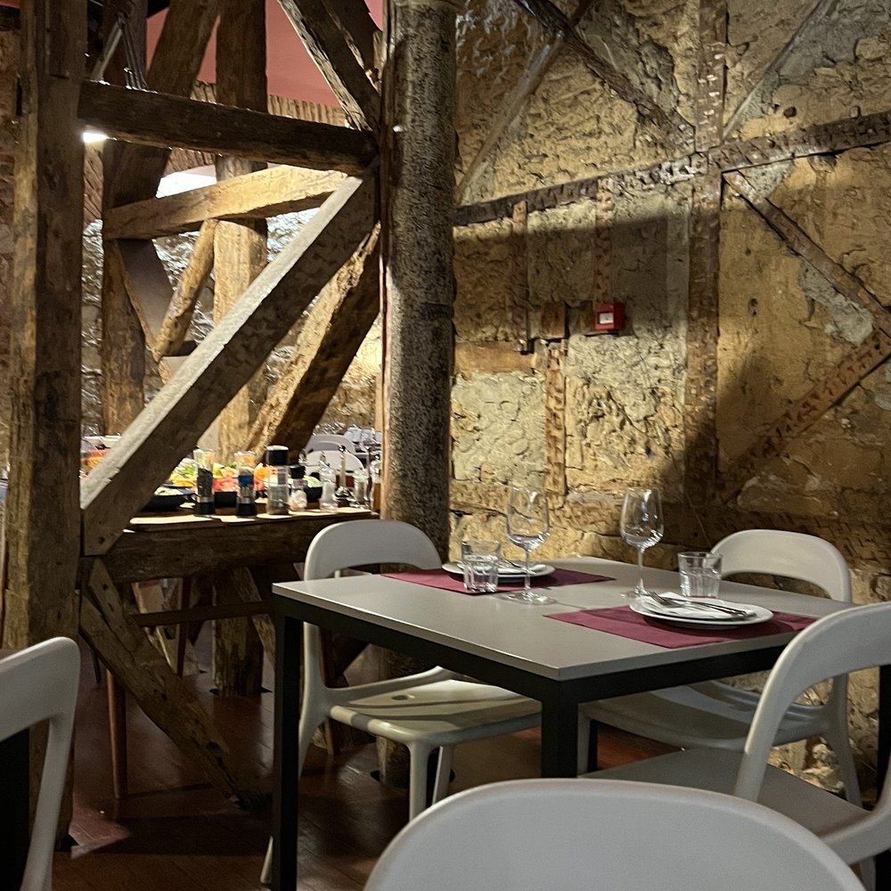 Rosa da Rua - Nice, cozy and romantic atmosphere, which you wouldn't expect at a buffet - Portuguese Near Me - Lisbon, 11