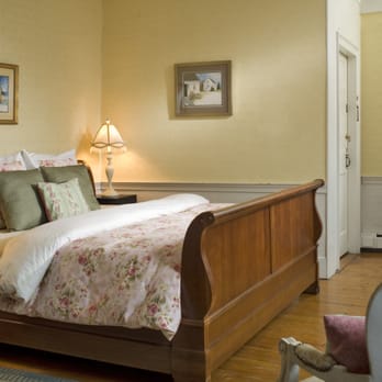 Wakefield Inn - The Sanborn Room features a king bed, Comphy Sheets, 2 chairs and an attached bath, - Bed & Breakfast Near Me - Wakefield, New Hampshire Wakefield Inn - The Sanborn Room features a king bed, Comphy Sheets, 2 chairs and an attached bath, - Bed & Breakfast Near Me - Wakefield, New Hampshire