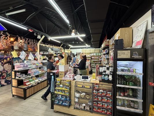 Hanna & Tiger's Asian Mart 小卖部 by null