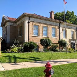 Marseilles Public Library - Beautiful building