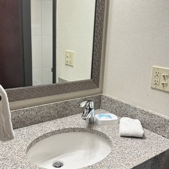 Pear Tree Inn - Hotels Near Me - Saint Louis, Missouri