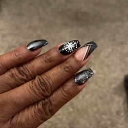 Oasis Spa and Nails - Nail design by Ty