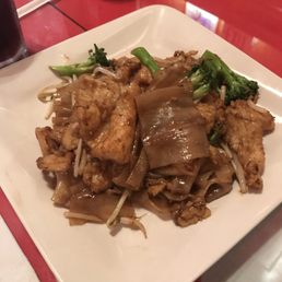 Pad Si Ew.... not bad for a Chinese restaurant!