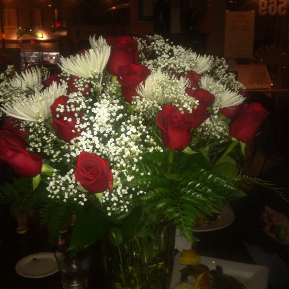 Franco's Flowers - $17 for 25 long stem roses! - Florists Near Me - Encinitas, California Franco's Flowers - $17 for 25 long stem roses! - Florists Near Me - Encinitas, California