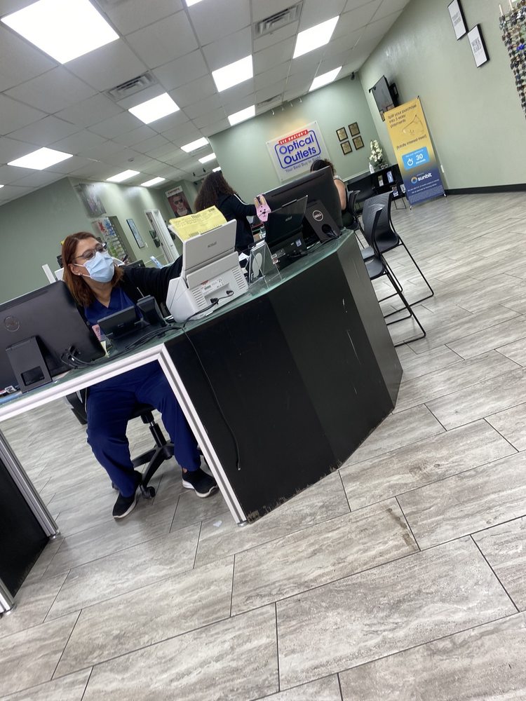 OPTICAL OUTLETS Updated September 2024 22 Reviews 1510 E Fowler