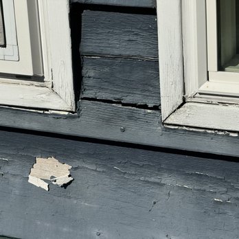 Z's County Construction - Old siding with large crack - General Contractors Near Me - Granite Falls, Washington